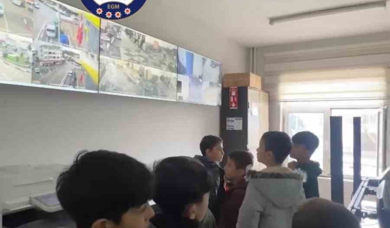 Bursa’da polisten çocuklara yönelik sosyal farkındalık etkinliği