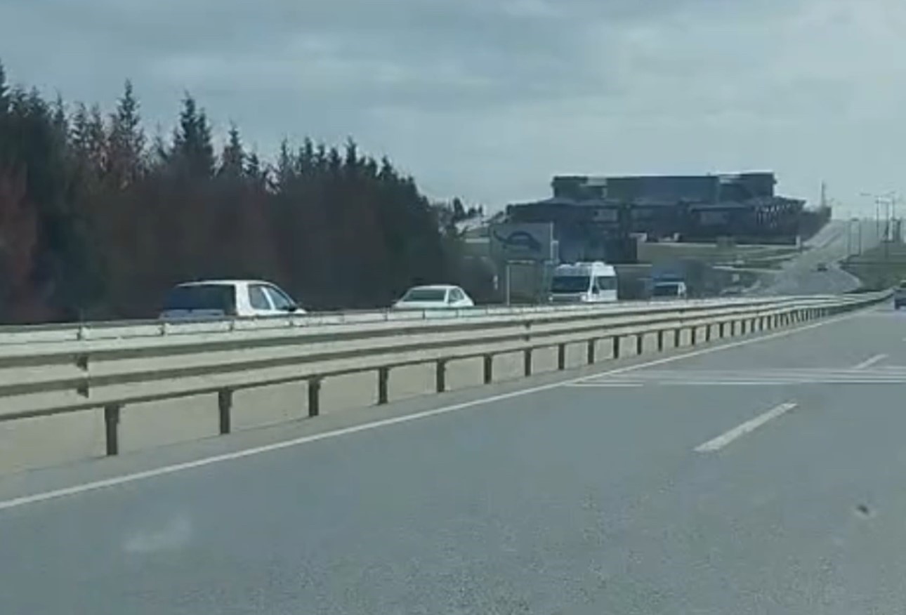 Kilometrelerce ters yönde ilerledi, faciaya ramak kaldı