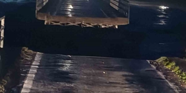 Susurluk’ta selde köprü ortadan ikiye ayrıldı