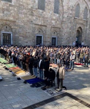 Ramazan’ın ilk Cuma’sı Ulucami doldu taştı