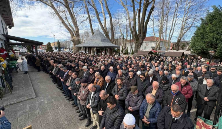 Eski milli futbolcu Tayfur Havutçu’nun vefat eden babası Sakarya’da toprağa verildi