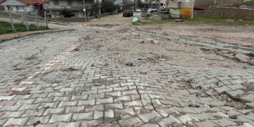 Ayvacık’ta aşırı yağışlara dayanamayan istinat duvarı çöktü