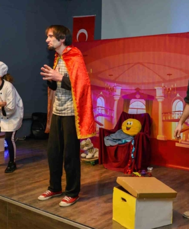 ’Kralın kayıp şapkası’nı çocuklar buldu