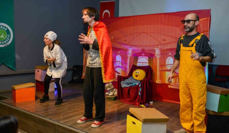 ’Kralın kayıp şapkası’nı çocuklar buldu