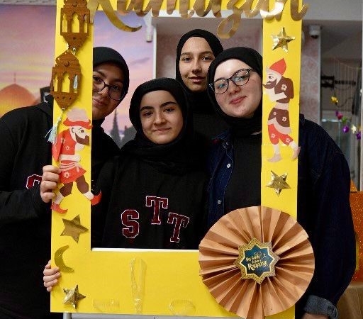 Esenler’de liselerde "Görevimiz Ramazan" projesi gençlerin toplumsal sorumluluk bilincini güçlendiriyor