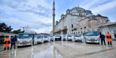Fatih’teki camiler Ramazan öncesi gül suyuyla yıkandı