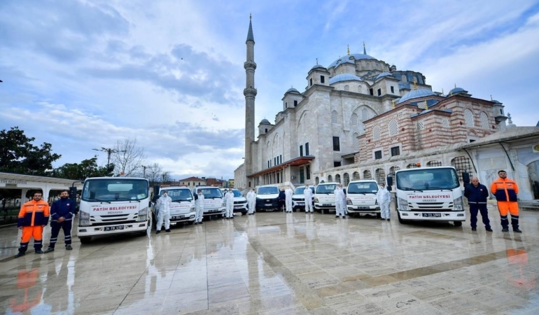 Fatih’teki camiler Ramazan öncesi gül suyuyla yıkandı