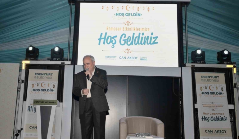 Esenyurt Belediyesi’nin Ramazan etkinliklerinde Nurullah Genç Esenyurtlularla buluştu