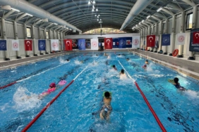 Bilecik’te spor okullarında yüzme antrenmanları sürüyor