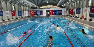 Bilecik’te spor okullarında yüzme antrenmanları sürüyor