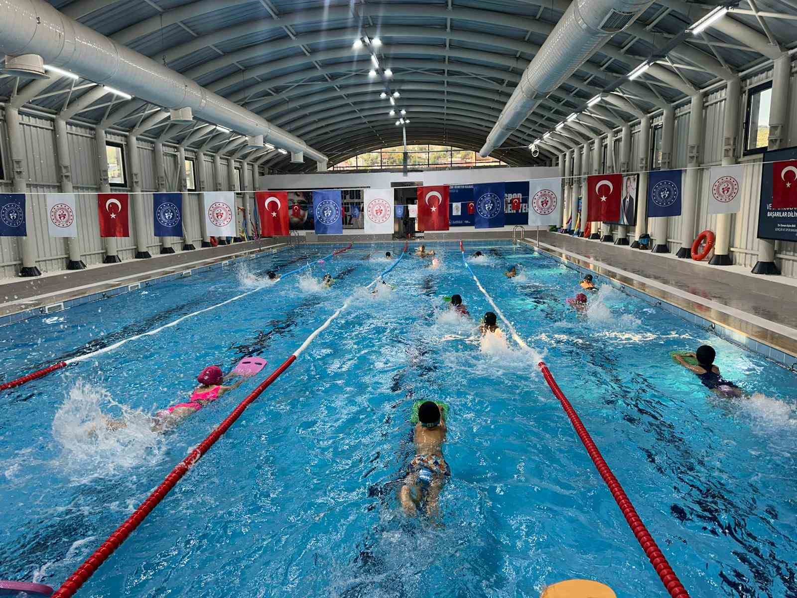 Bilecik’te spor okullarında yüzme antrenmanları sürüyor