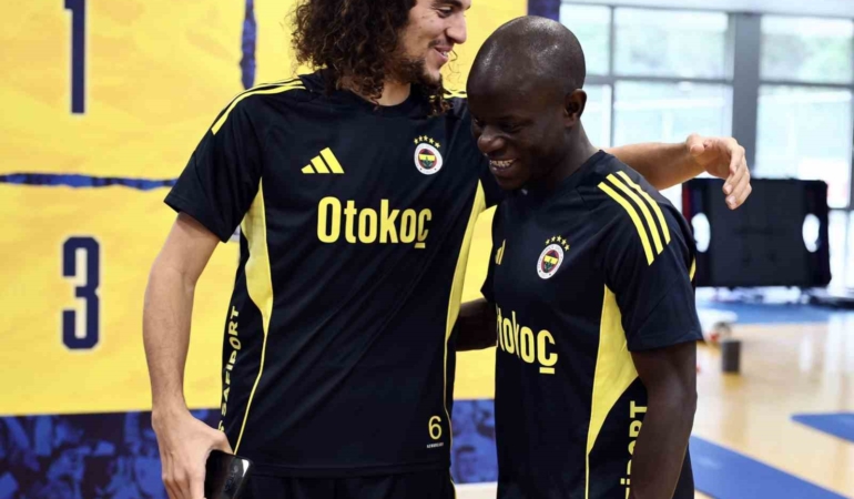Fenerbahçe’nin yeni transferi N’Golo Kante, tesisleri gezdi ve ilk antrenmanını yaptı