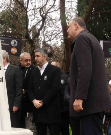 Adnan Kahveci ölümünün 33’üncü yılında kabri başında anıldı