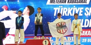 Kartepeli karateciler Sakarya’dan 6 madalyayla döndü