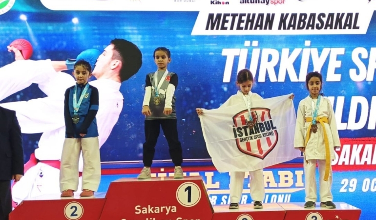 Kartepeli karateciler Sakarya’dan 6 madalyayla döndü