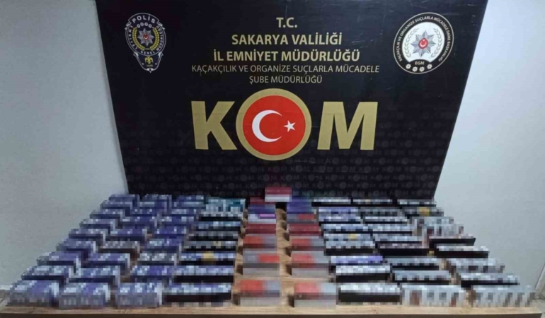 İstanbul’dan getirdikleri 16 bin elektronik sigarayla Sakarya’da yakalandılar
