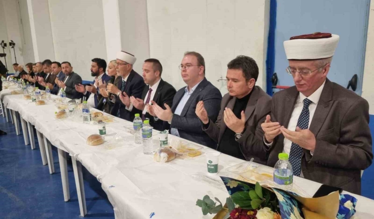 Kozlukebir Domruköy’de yüzlerce kişi iftarda buluştu