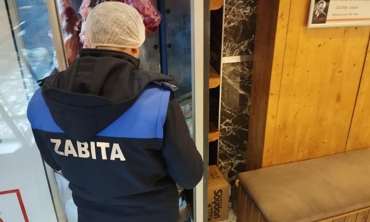 Bilecik’te kasaptaki tüketim tarihi geçmiş tavuk ve kokoreçe el kondu