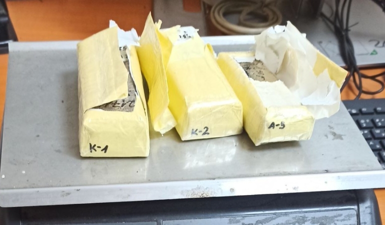 Türkiye’ye sokulmak istenen 11 kilo 180 gram kokain ve 5 kilo altın sınırda yakalandı