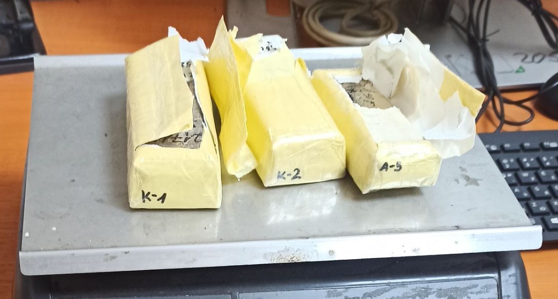 Türkiye’ye sokulmak istenen 11 kilo 180 gram kokain ve 5 kilo altın sınırda yakalandı