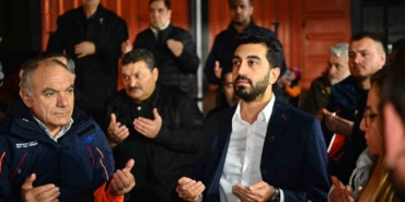 6 Şubat depremlerinde hayatını kaybedenler Tuzla’da dualarla anıldı