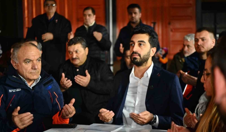 6 Şubat depremlerinde hayatını kaybedenler Tuzla’da dualarla anıldı