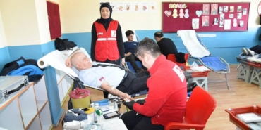 MEM Müdürü Selehattin Kal kan bağışı yaparak örnek oldu