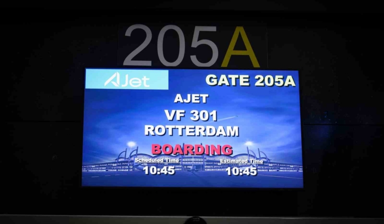 AJet’in İstanbul-Rotterdam seferleri başladı