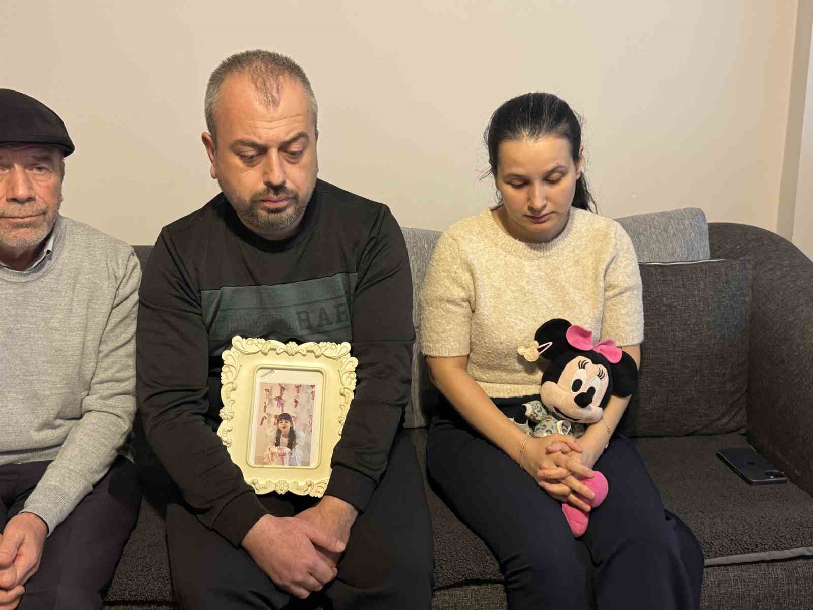 Habersiz değiştiği iddia edilen servisini ararken, 1. sınıf öğrencisi Ela hayattan koptu