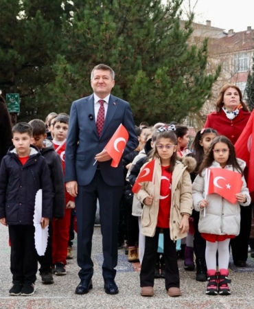 Ertuğrulgazi İlkokulu’nda ikinci dönemin ilk dersi bayrak temasıyla yapıldı