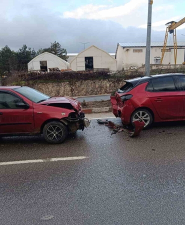 Bilecik’te zincirleme trafik kazası; 4 yaralı