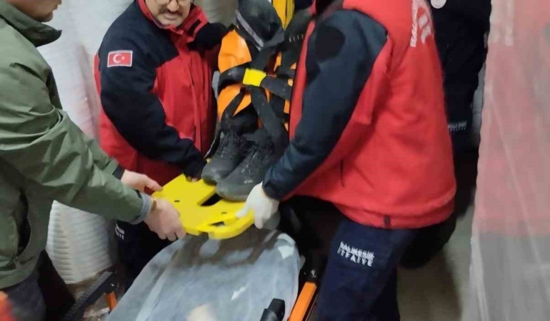 Balıkesir’de asansör boşluğuna düşen adam itfaiye ekiplerince kurtarıldı