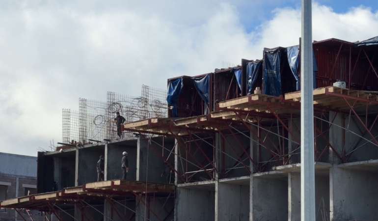 Arnavutköy’de şantiyede düşen genç işçi hayatını kaybetti