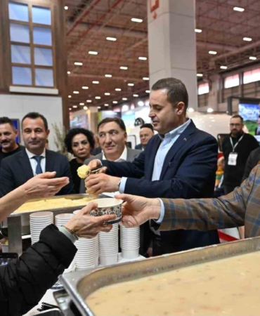 Vali İsmail Ustaoğlu, EMITT’te Balıkesir standına hayran kaldı