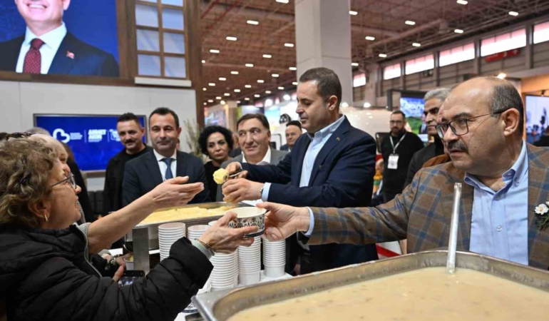 Vali İsmail Ustaoğlu, EMITT’te Balıkesir standına hayran kaldı