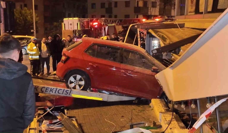 Üsküdar’daki iş yeri kazasının güvenlik kamerası görüntüleri ortaya çıktı