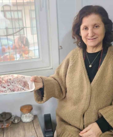 Bandırma’da Ramazan öncesi 40 aileye kıyma desteği