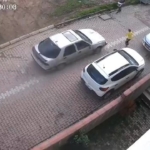 Otomobilin çarptığı 9 yaşındaki çocuk yaralandı: O anlar kamerada