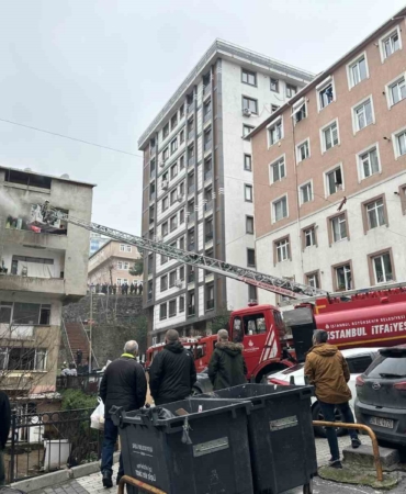 Şişli’de 5 katlı binada korkutan yangın