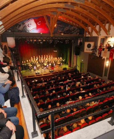 Ayvalık’ta Rauf Denktaş Kültür Merkezi perdelerini açtı