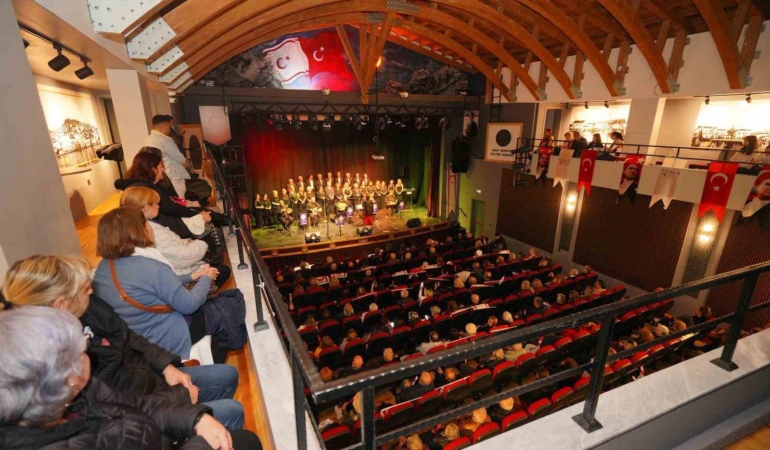 Ayvalık’ta Rauf Denktaş Kültür Merkezi perdelerini açtı