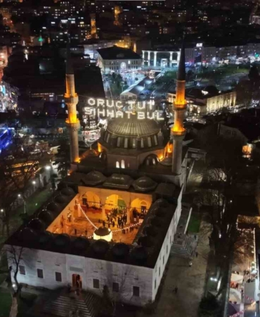 Eyüpsultan Camii’nde Ramazan ayının ilk teravih namazı eda edildi