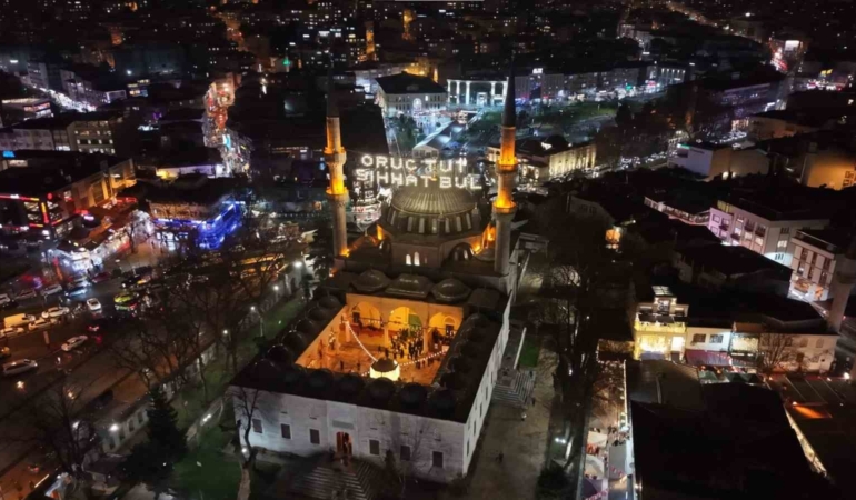 Eyüpsultan Camii’nde Ramazan ayının ilk teravih namazı eda edildi