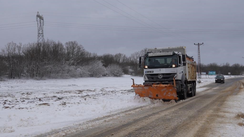 Tekirdağ’da kar mesaisi: Ekipler teyakkuzda