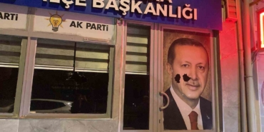 AK Parti Marmara ilçe binasına taşlı saldırıyla ilgili 1 kişi gözaltına alındı