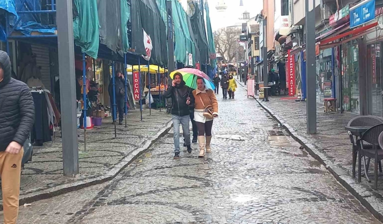 Edirne’de beklenen yağış başladı