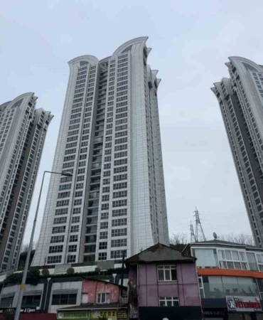 İstanbul’da lüks sitede 30’uncu kattan düşen çocuk hayatını kaybetti