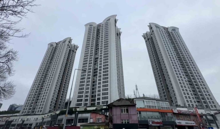 İstanbul’da lüks sitede 30’uncu kattan düşen çocuk hayatını kaybetti