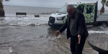 "Birazdan balıklar gelir" dedi, kuşlar sahil yolunda avladı