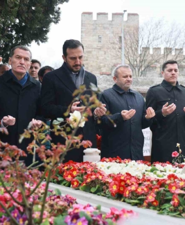 Eski Başbakan Necmettin Erbakan’ı kabri başında anıldı